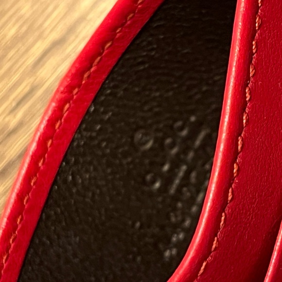 AUTHENTIC Red Gucci GG MARMONT MATELASSÉ CARD CASE - Picture 5 of 5